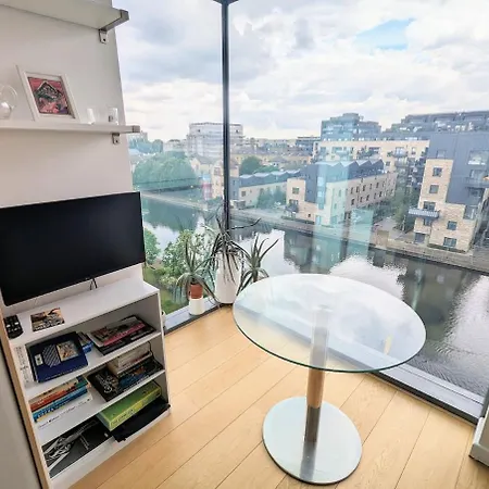 London Angel Canal-View 1-Bedroom Apartment